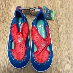 9-10 Speedo Water Shoes